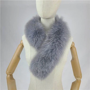 Cổ áo lông cáo có thể tháo rời